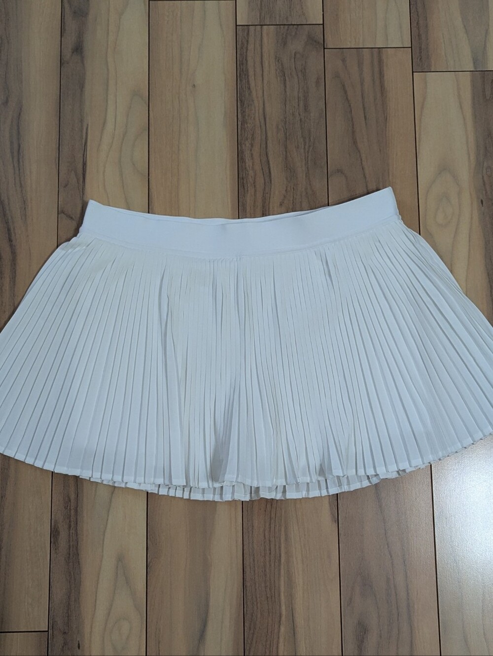 EUC! Lululemon Varsity High Rise Pleated Tennis Skirt In White Size 12